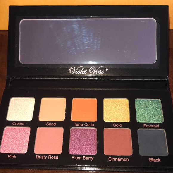 Violet Voss Essentials eyeshadow palette - Picture 1 of 2
